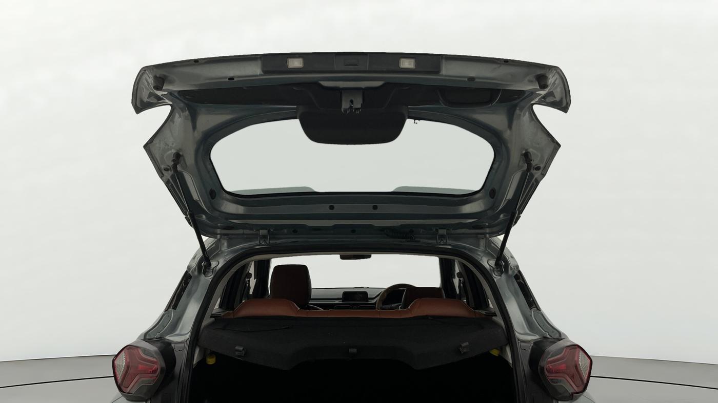 2023 Tata PUNCH ADVENTURE AMT, Petrol, Automatic, 33,617 km, Boot Door Open