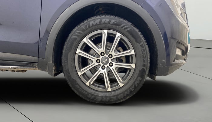 2021 Mahindra XUV700 AX 7 P AT 7 STR, Petrol, Automatic, 31,113 km, Right Front Wheel