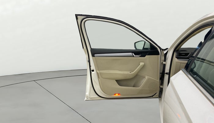 2017 Skoda Superb STYLE 1.8 TSI AT, Petrol, Automatic, 38,280 km, LHS Front Door