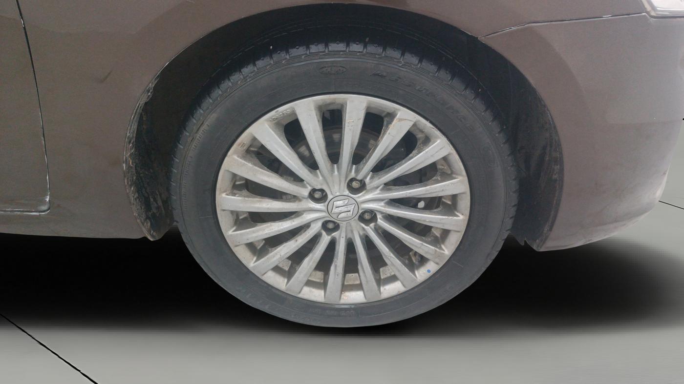 2016 Maruti Ciaz ZDI+ SHVS, Diesel, Manual, 1,11,925 km, Right Front Wheel