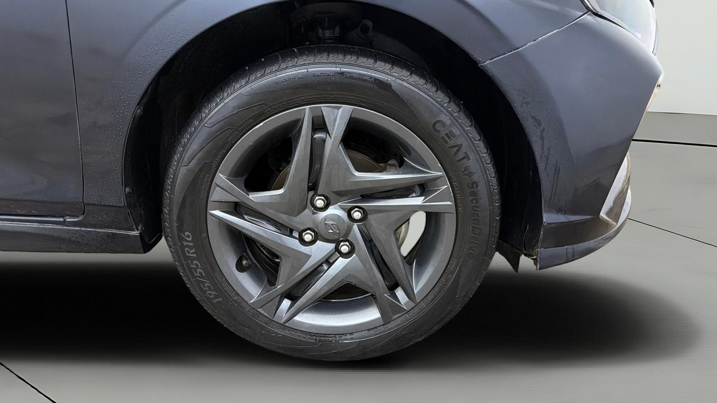 2022 Hyundai NEW I20 SPORTZ 1.2 AT, Petrol, Automatic, 41,825 km, Right Front Wheel