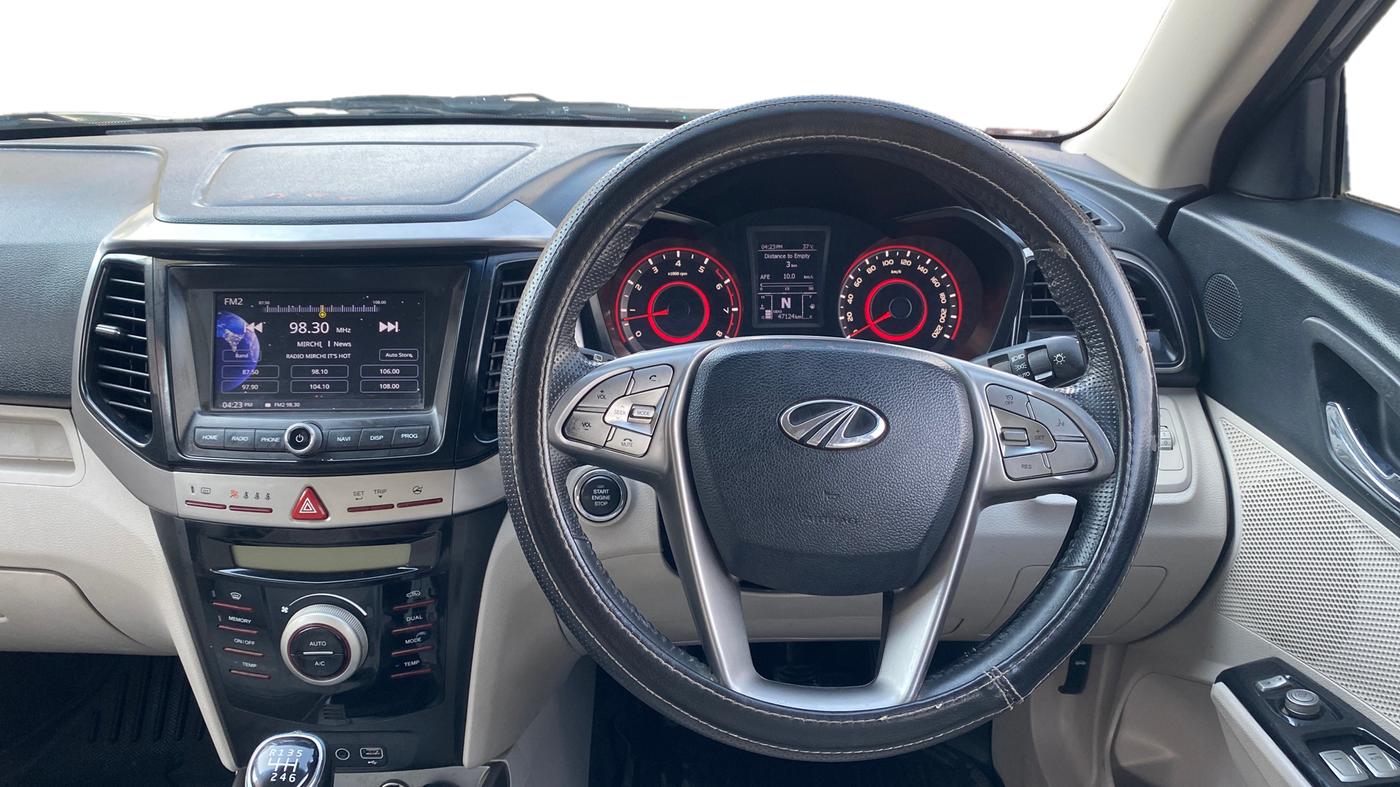 2021 Mahindra XUV300 W8 (O) 1.2 PETROL, Petrol, Manual, 47,115 km, Steering Wheel Close Up