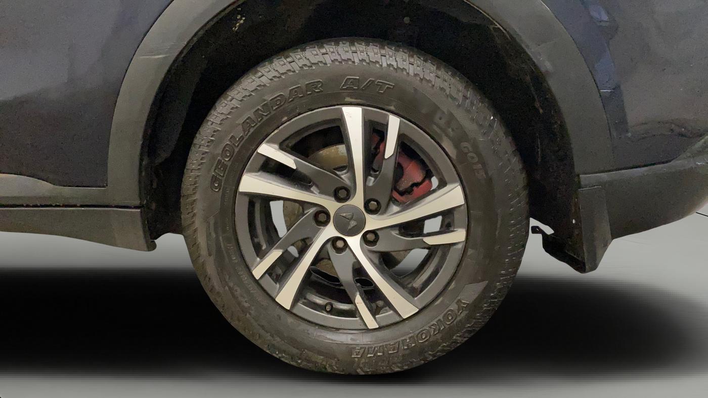 2023 Mahindra XUV700 AX 5 D MT 7 STR, Diesel, Manual, 400 km, Left Rear Wheel