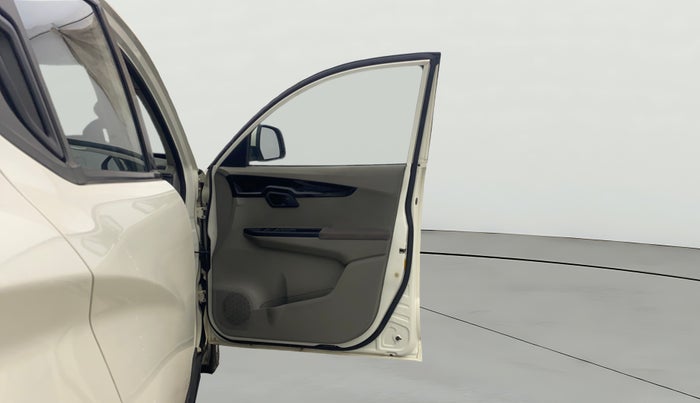 2016 Mahindra Kuv100 K6 PLUS 6 STR, Petrol, Manual, 37,851 km, RHS Front Door