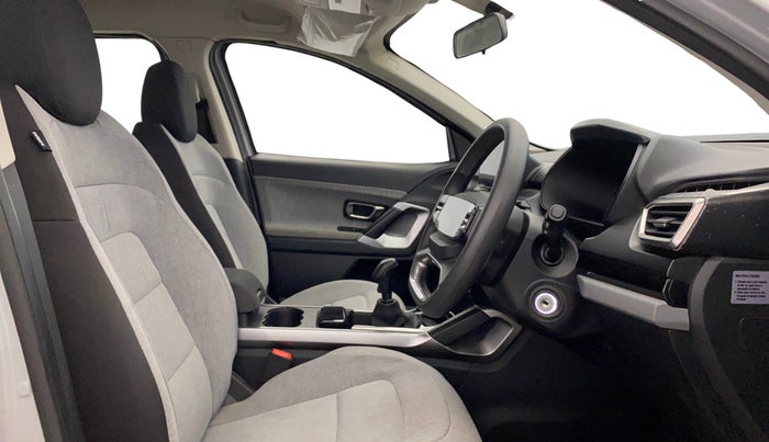 2024 Tata Harrier PURE (O), Diesel, Manual, 7,827 km, Right Side Front Door Cabin