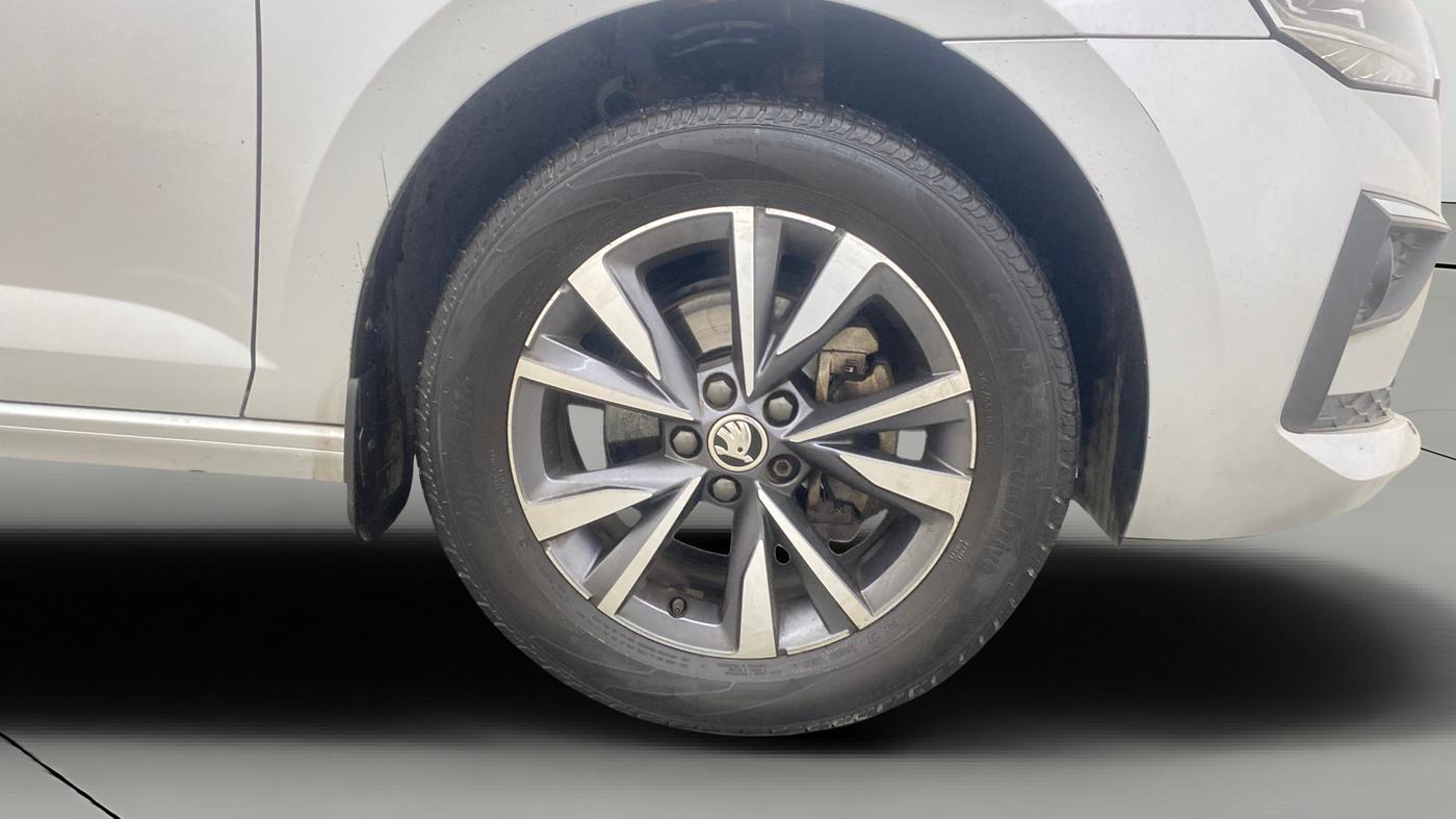2023 Skoda SLAVIA STYLE 1.0L TSI MT, Petrol, Manual, 17,644 km, Right Front Wheel