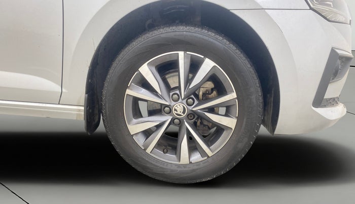 2023 Skoda SLAVIA STYLE 1.0L TSI MT, Petrol, Manual, 17,644 km, Right Front Wheel