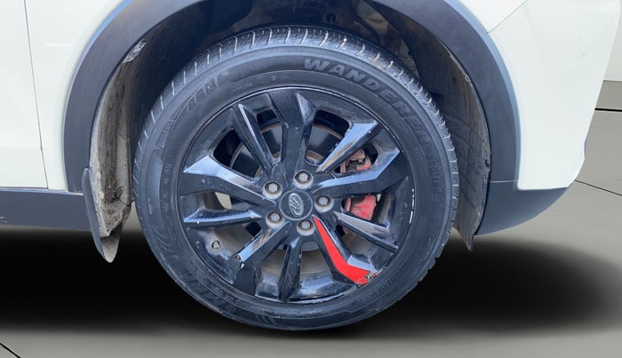 2022 Mahindra XUV300 W8 (O) 1.2 PETROL AMT, Petrol, Automatic, 36,068 km, Right Front Wheel