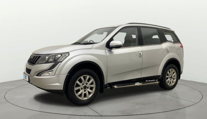 2015 Mahindra XUV500 W10, Diesel, Manual, 1,25,739 km, Left Front Diagonal