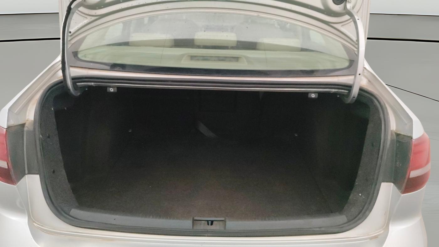 2016 Volkswagen Jetta COMFORTLINE TSI, Petrol, Manual, 1,20,984 km, Boot Open Zoomed View