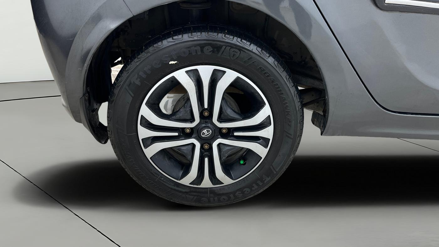 2020 Tata Tiago XZ PETROL, Petrol, Manual, 1,07,563 km, Right Rear Wheel