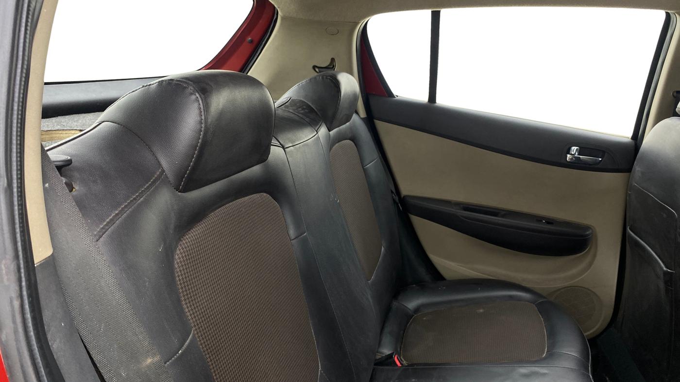 2014 Hyundai Elite i20 MAGNA 1.4 CRDI, Diesel, Manual, 1,03,711 km, Right Side Rear Door Cabin