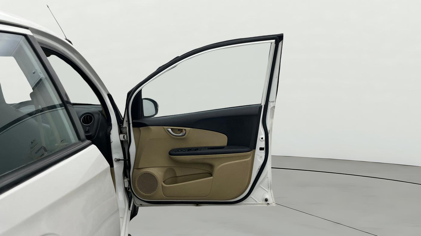 2015 Honda Brio VX AT, Petrol, Automatic, 27,749 km, RHS Front Door