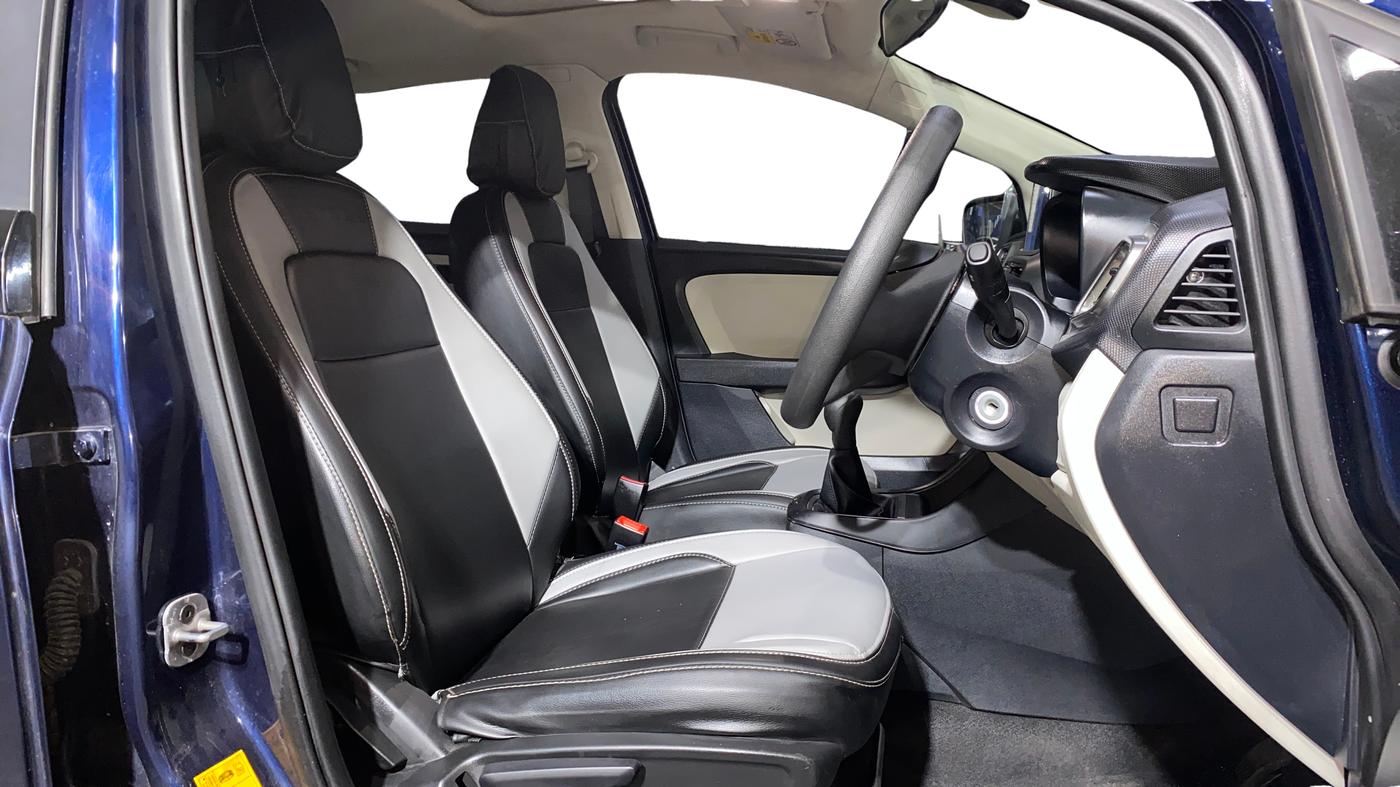 2023 Tata ALTROZ XM PLUS SUNROOF, CNG, Manual, 16,224 km, Right Side Front Door Cabin