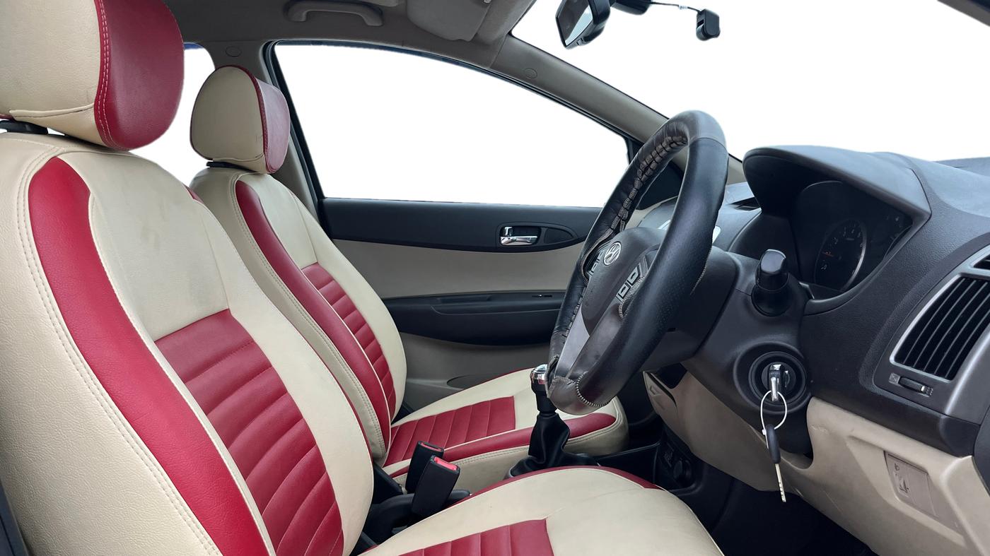 2013 Hyundai i20 SPORTZ 1.2, Petrol, Manual, 95,907 km, Right Side Front Door Cabin