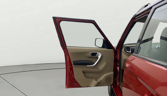 2017 Mahindra TUV300 T10 DUAL TONE, Diesel, Manual, 65,032 km, LHS Front Door