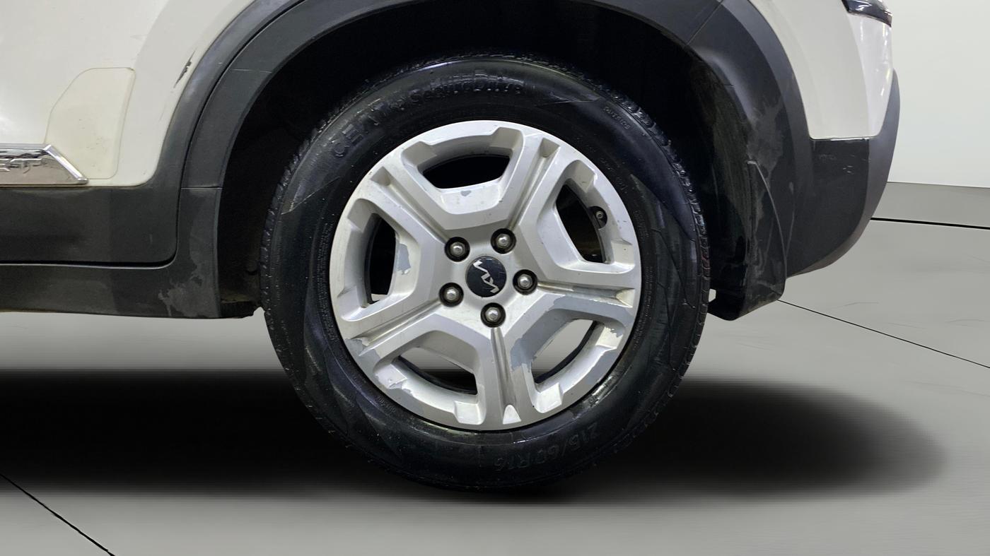 2021 KIA SONET HTK PLUS 1.5 AT, Diesel, Automatic, 1,32,553 km, Left Rear Wheel