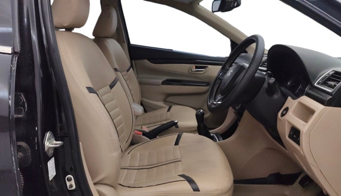 2017 Maruti Ciaz ZETA DIESEL 1.3, Diesel, Manual, 1,11,198 km, Right Side Front Door Cabin