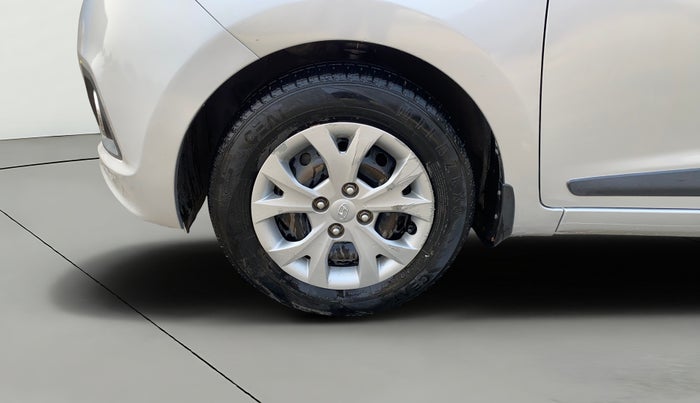 2016 Hyundai Grand i10 SPORTZ 1.2 KAPPA VTVT, Petrol, Manual, 57,278 km, Right Front Wheel