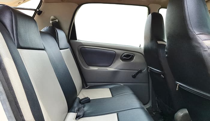2013 Maruti Alto K10 VXI, Petrol, Manual, 96,796 km, Right Side Rear Door Cabin