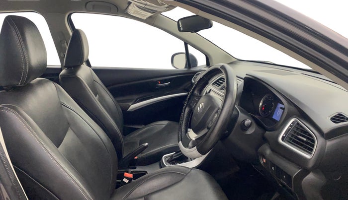 2020 Maruti S Cross ALPHA AT1.5, Petrol, Automatic, 31,990 km, Right Side Front Door Cabin