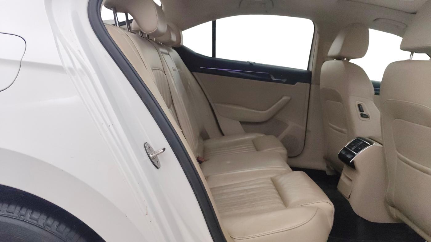 2017 Skoda Superb L&K 1.8 TSI AT, Petrol, Automatic, 91,492 km, Right Side Rear Door Cabin