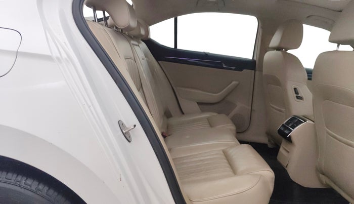 2017 Skoda Superb L&K 1.8 TSI AT, Petrol, Automatic, 91,341 km, Right Side Rear Door Cabin