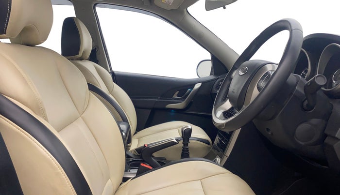 2020 Mahindra XUV500 W9, Diesel, Manual, 95,540 km, Right Side Front Door Cabin