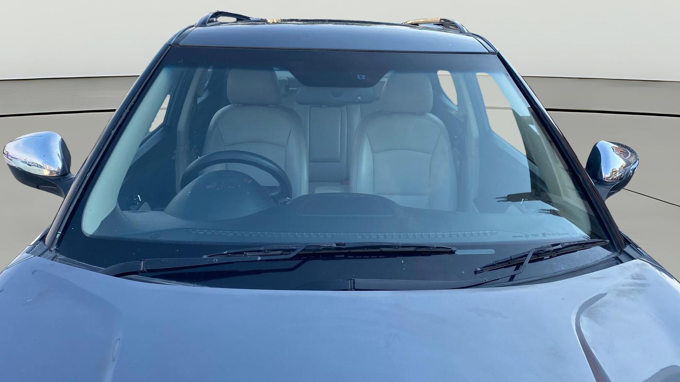 2021 Mahindra XUV300 W8 (O) 1.2 PETROL, Petrol, Manual, 47,115 km, Front Windshield
