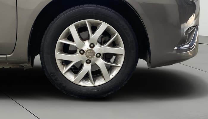 2017 Nissan Sunny XV DIESEL, Diesel, Manual, 1,18,427 km, Right Front Wheel