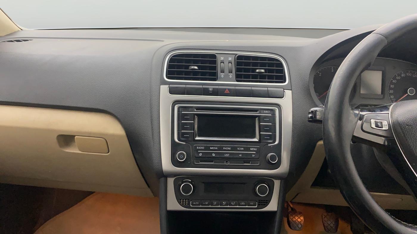 2015 Volkswagen Polo HIGHLINE1.5L, Diesel, Manual, 1,43,843 km, Air Conditioner