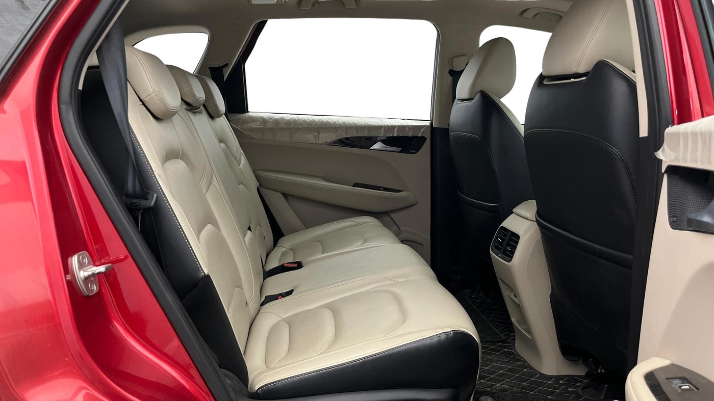 2021 MG HECTOR SHARP 1.5 DCT PETROL DUAL TONE, Petrol, Automatic, 38,761 km, Right Side Rear Door Cabin