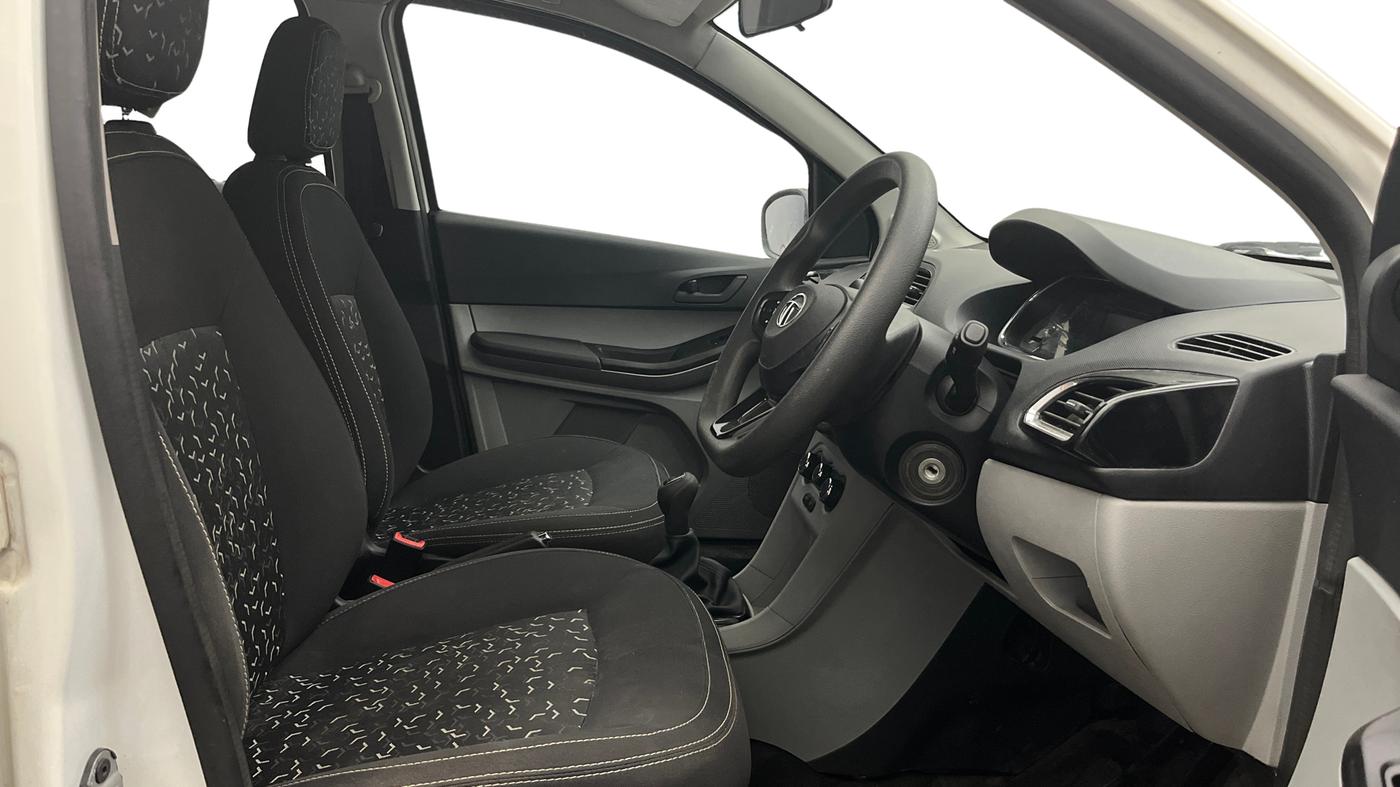 2022 Tata Tiago XT PETROL, Petrol, Manual, 31,544 km, Right Side Front Door Cabin