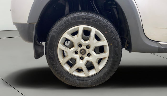 2017 Renault Duster 85 PS RXS SANDSTORM EDITION DIESEL, Diesel, Manual, 1,16,512 km, Right Rear Wheel