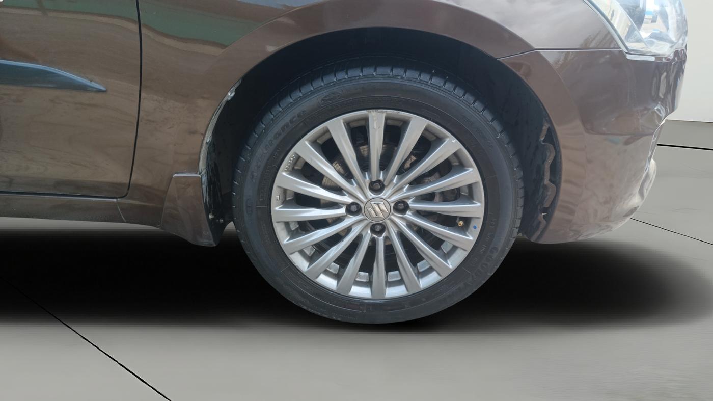 2017 Maruti Ciaz ZDI+ SHVS, Diesel, Manual, 65,662 km, Right Front Wheel