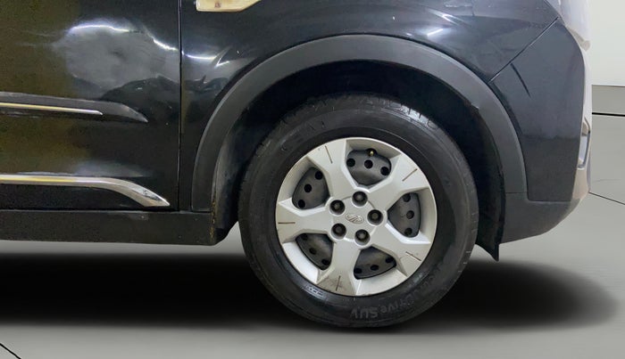 2021 Mahindra XUV300 W6 1.5 Sunroof Diesel, Diesel, Manual, 1,35,953 km, Right Front Wheel