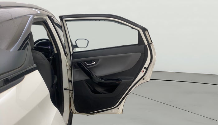 2025 Tata NEXON Fearless Plus (PS) 1.2 iCNG 6MT Dual Tone, CNG, Manual, 15,521 km, RHS Rear Door