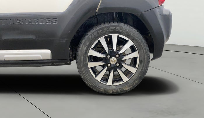 2015 Toyota Etios CROSS 1.2 G, Petrol, Manual, 1,16,991 km, Left Rear Wheel
