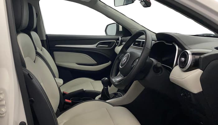 2025 MG ASTOR Select 1.5 MT (Ivory), Petrol, Manual, 4,896 km, Right Side Front Door Cabin