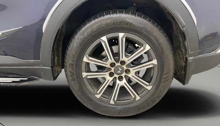 2022 Mahindra XUV700 AX 7 LUXURY P AT 7 STR, Petrol, Automatic, 76,554 km, Left Rear Wheel