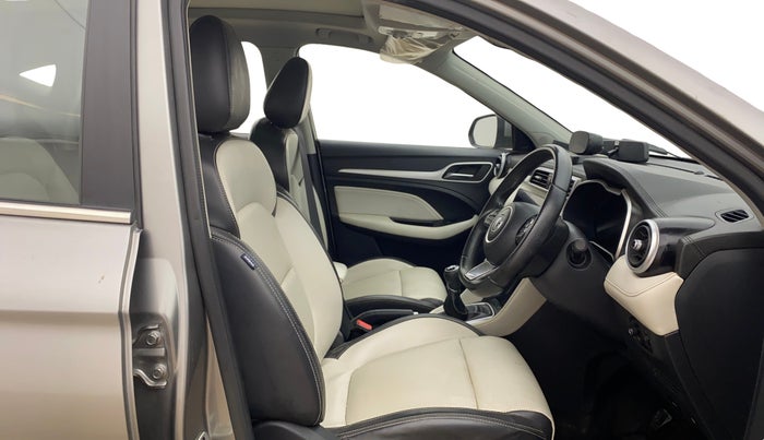 2022 MG ASTOR SHARP 1.5 MT, Petrol, Manual, 34,052 km, Right Side Front Door Cabin