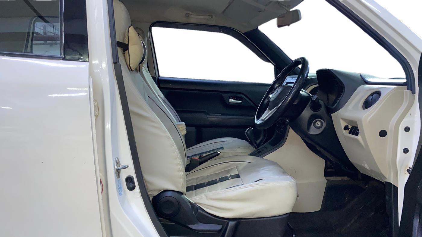 2019 Maruti New Wagon-R VXI 1.0 AMT, Petrol, Automatic, 1,13,112 km, Right Side Front Door Cabin