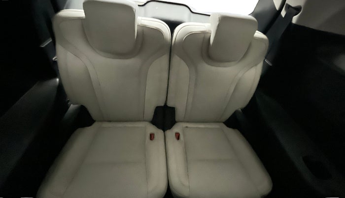 2022 Mahindra XUV700 AX 7 LUXURY P AT 7 STR, Petrol, Automatic, 20,821 km, Third Seat Row ( optional )