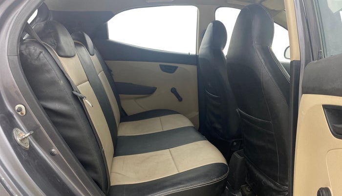 2016 Hyundai Eon MAGNA +, Petrol, Manual, 69,870 km, Right Side Rear Door Cabin