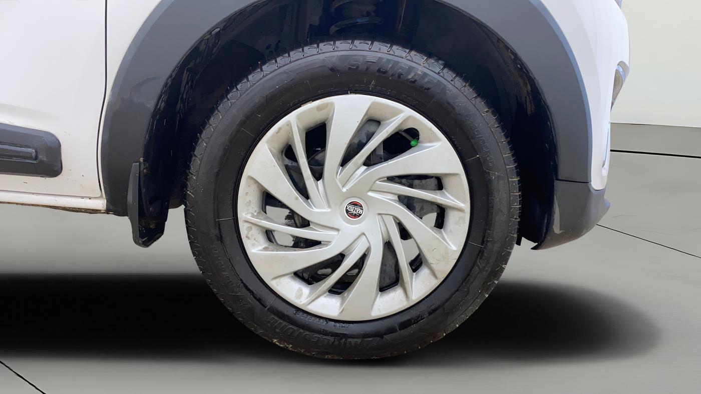 2022 Renault TRIBER RXZ AMT, CNG, Automatic, 47,928 km, Right Front Wheel