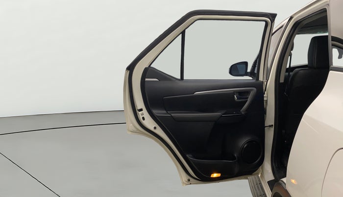 2024 Toyota Fortuner 4X2 MT 2.7 PETROL, Petrol, Manual, 22,651 km, LHS Rear Door