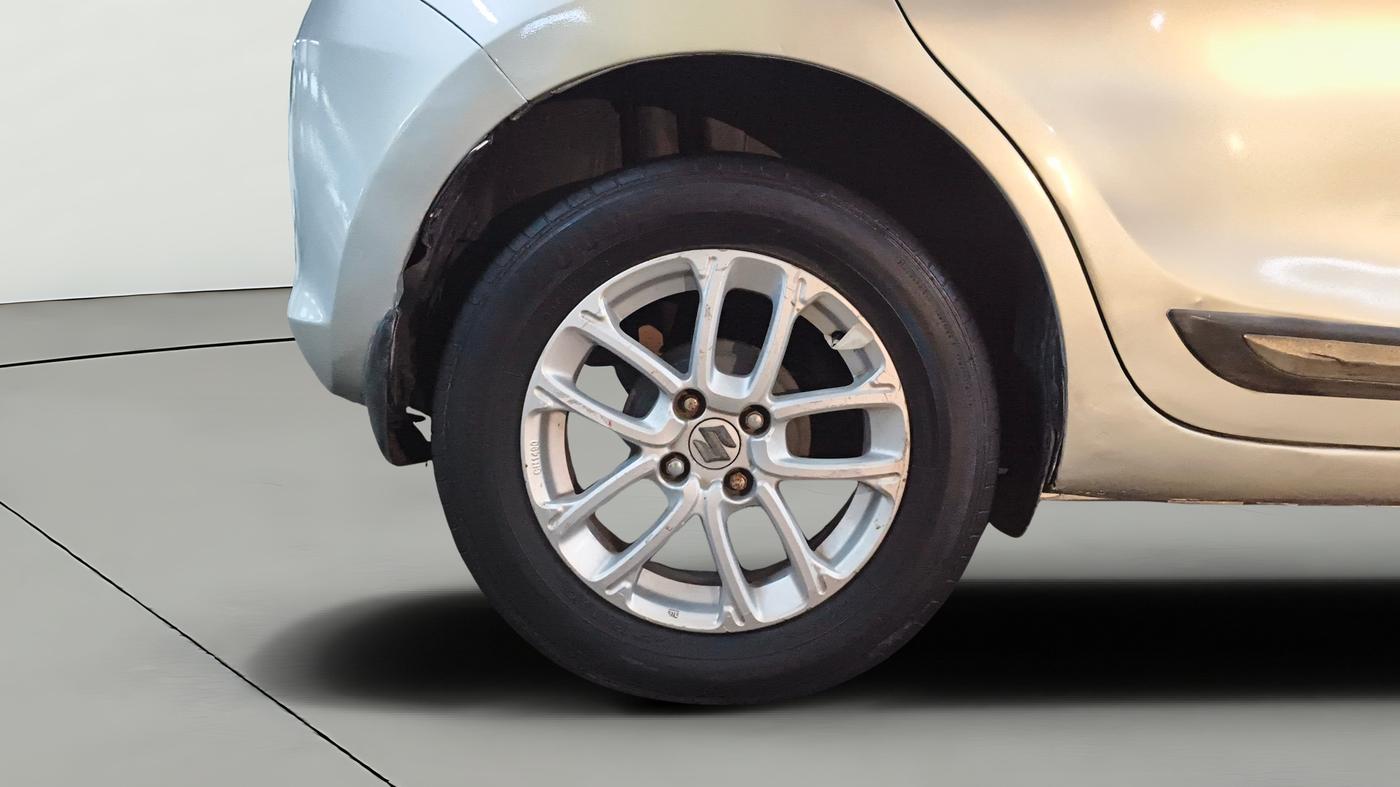 2018 Maruti Swift ZXI, CNG, Manual, 1,28,856 km, Right Rear Wheel