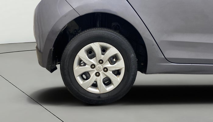 2015 Hyundai Elite i20 MAGNA 1.4 CRDI, Diesel, Manual, 1,17,805 km, Right Rear Wheel