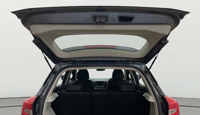 2022 Mahindra XUV300 W8 1.5 DIESEL, Diesel, Manual, 25,448 km, Boot Door Open