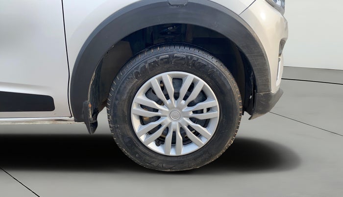 2022 Renault TRIBER RXT, Petrol, Manual, 23,962 km, Right Front Wheel